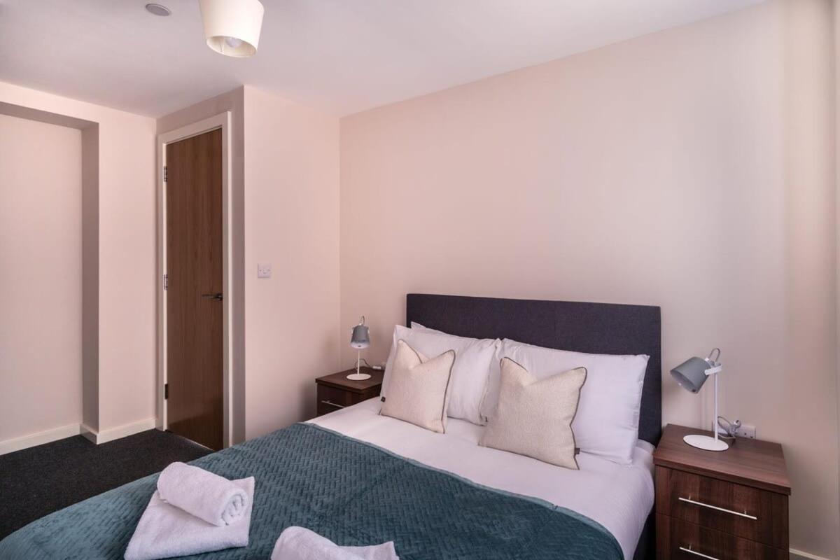 Modern & Spacious 2 Bed Apartment In Manchester Buitenkant foto