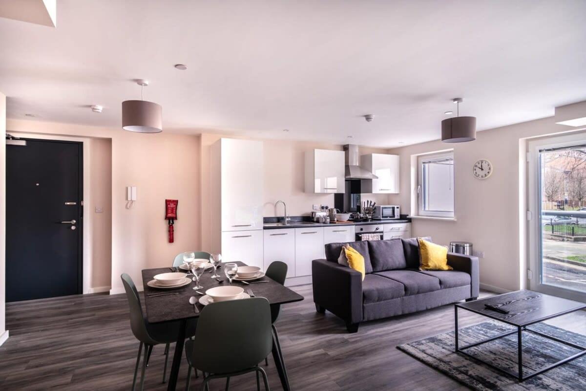 Modern & Spacious 2 Bed Apartment In Manchester Buitenkant foto
